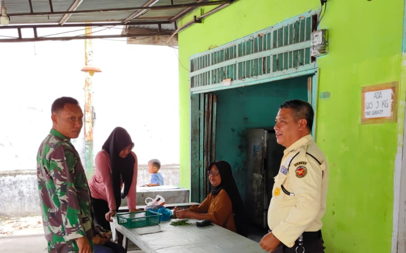 Babinsa Bukit Kapur Bersama SKK Migas–PHR Patroli Amankan Jalur Pipa Minyak