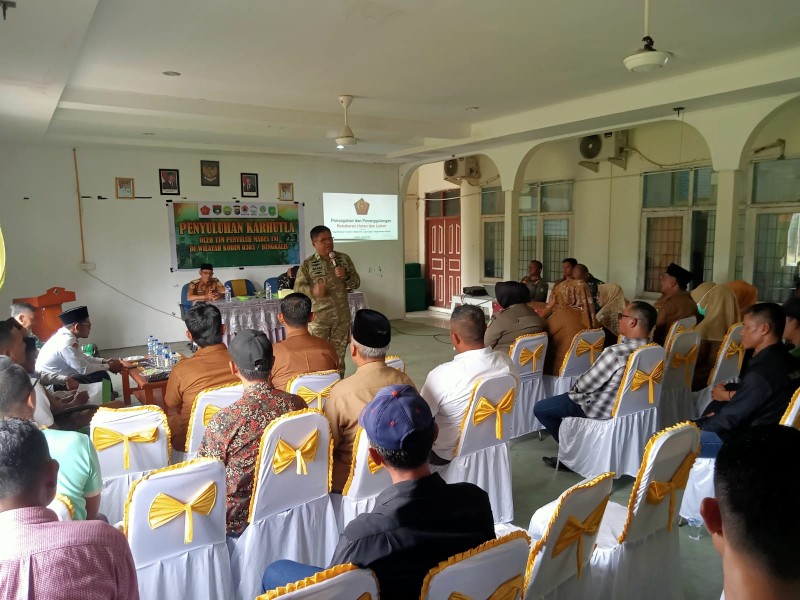 Puluhan Warga Tanjung Samak Ikuti Penyuluhan Karhutla dari Tim Mabes TNI
