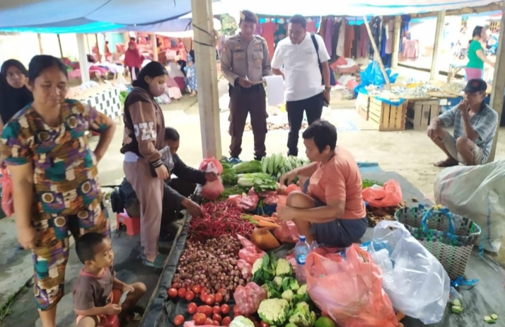 Ops Ramadhan LK23, personil Polsek Rambahhilir Patroli Di Tempat Keramaian Dan Pasar