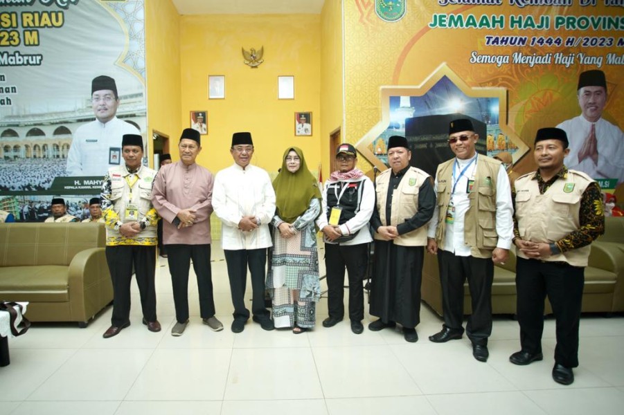 Kedatangan Jama'ah Haji Kloter 1 Inhil Yang Tergabung di BTH 06 Batam Disambut Bupati dan Wakil Bupati