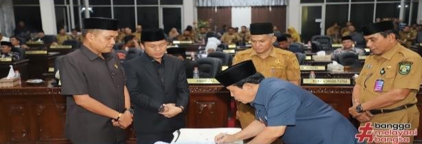 Pemkab Bersama DPRD Rohul Melaksanakan Pengambilan Keputusan Atas Ranperda Perubahan APBD TA 2024