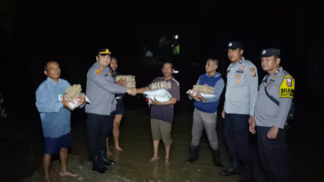 Masyarakat Terimakasih Kapolsek AKP Buyung Kardinal SH MH Terobos Banjir Program Coolling Sistem