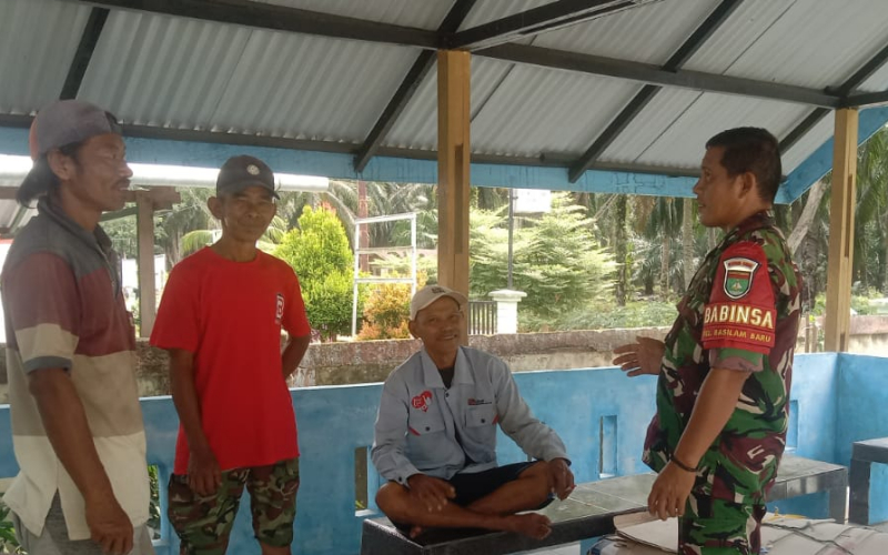 Koramil 03 Sei Sembilan Tingkatkan Silaturahmi Lewat Komsos di Basilam Baru