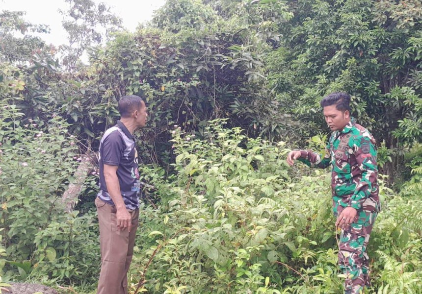 Babinsa Koramil 06/Merbau Perkuat Pencegahan Karhutla Lewat Patroli Rutin dan Pengecekan Sumber Air