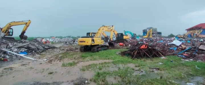 Sejumlah Alat Berat Bongkar Paksa Lorok Indah Komplek Lokalisasi Terbesar Di Pati