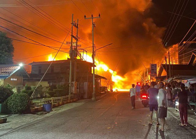 Tanggap Darurat, Kilang Sungai Pakning Bantu Penanganan Kebakaran di Permukiman Warga