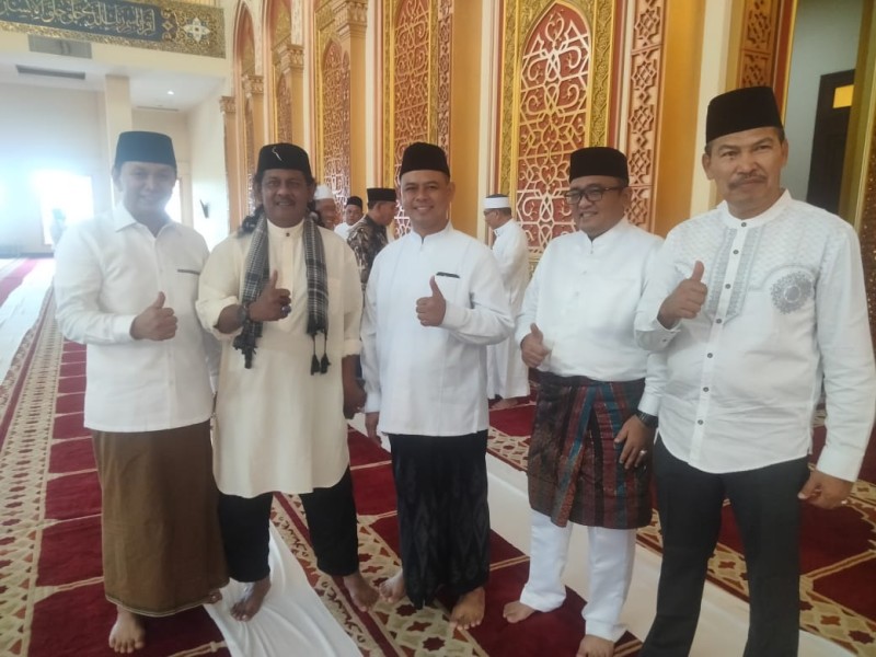 Kapolres AKBP Budi Dampingi Wabup Rohul Bersama Forkompinda Shalat Idul Fitri 1444 H Di Islamic Center Rohul
