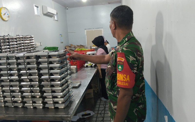587 Siswa Terima Paket Gizi, Babinsa Pastikan Distribusi Berjalan Lancar dan Tepat Sasaran