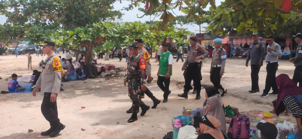Dandim 0320 Dumai Pastikan Pengamanan Nataru di Pantai Koneng Berjalan Aman dan Kondusif