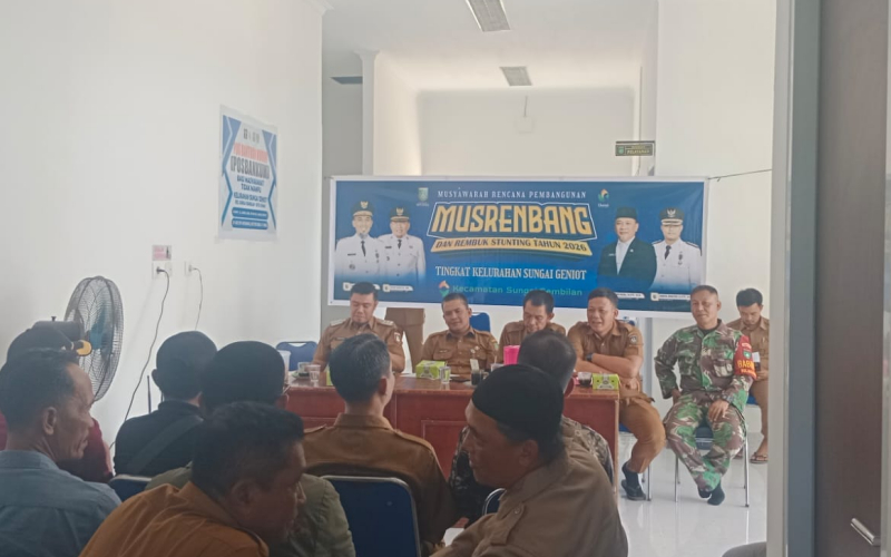 Babinsa Koramil 03 Sungai Sembilan Dukung Musrenbang dan Upaya Pencegahan Stunting di Sungai Geniot