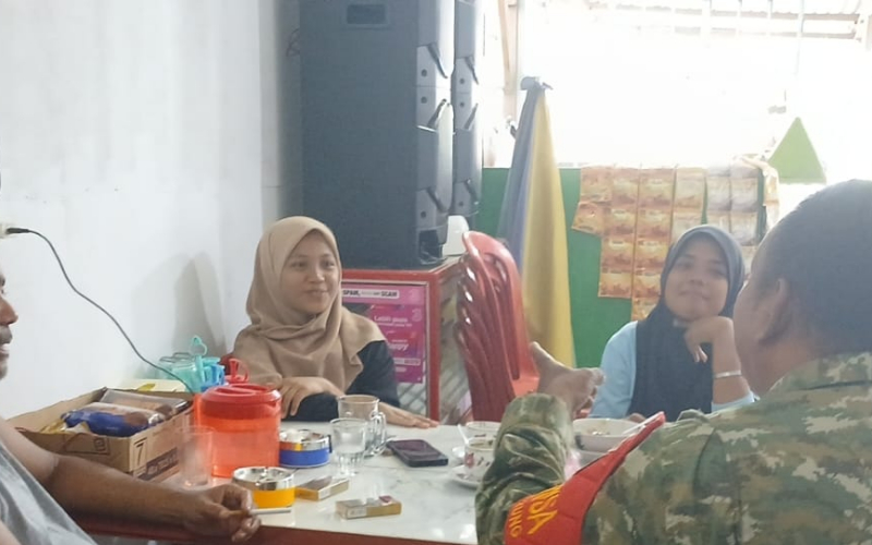 Babinsa Pelintung Pererat Silaturahmi dan Ajak Warga Jaga Keamanan Lingkungan