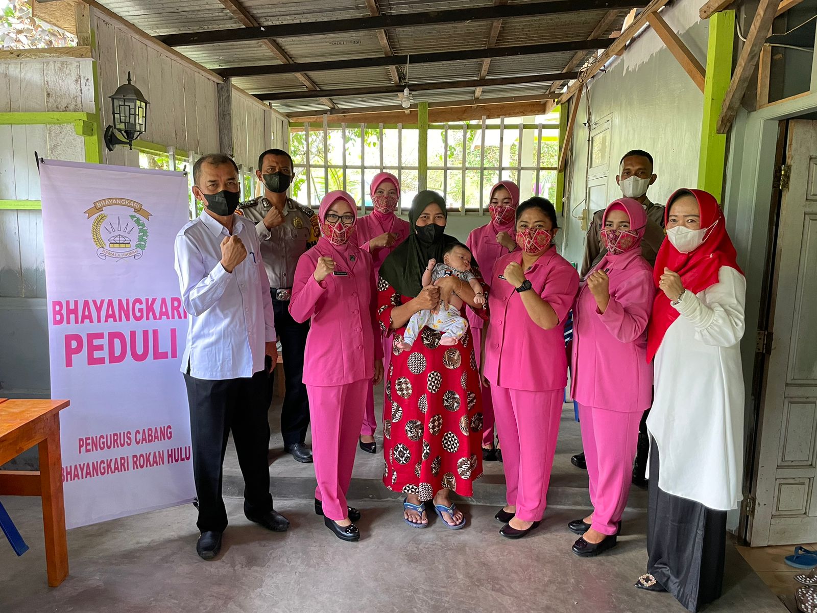 Bantu Pengurusan Kelengkapan Akte Kelahiran Dan KIA, Pengurus Bhayangkari Rohul Dapat Ucapan Terima Kasih