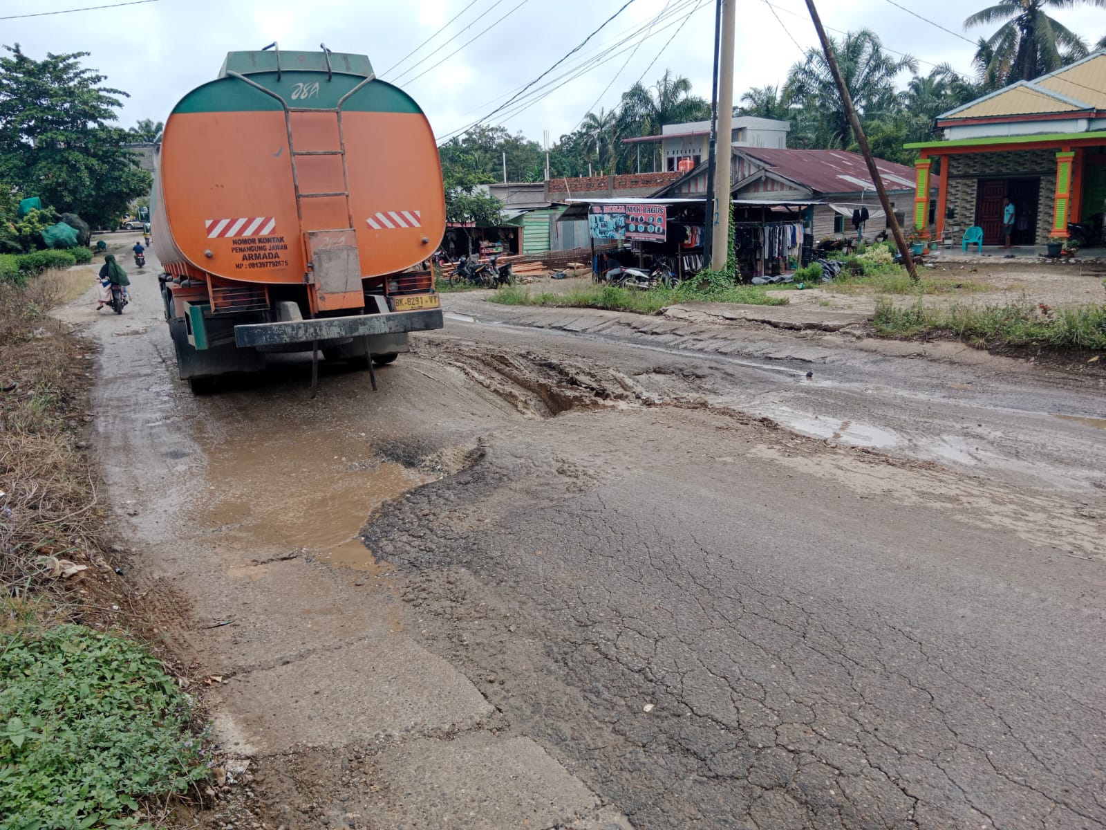 Jalan Jalur Dua  Tandun - Pasir Pangaraian Dan Jalan Lintas Sontang Kembali Rusak Parah