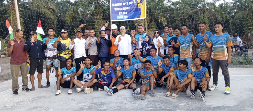 Hadiri Final Tournament Volly Makmur Jaya Cup, Warga Geniot Antusias Sambut Cawako Nomor 3