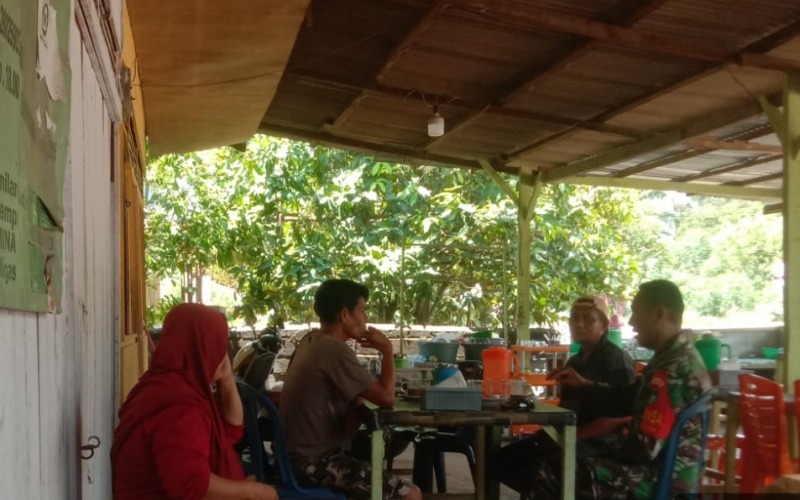 Babinsa Mundam Gelar Komsos Bersama Tokoh Masyarakat dan Pemuda