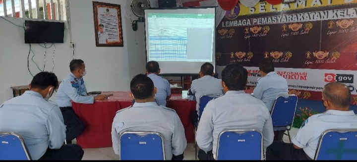 Wali Pemasyarakatan Lapas Pasir Pengaraian Diberikan Sosialisasi Pelaksanaan Penilaian Pembinaan Narapidana Dengan Menggunakan Instrumen SPPN