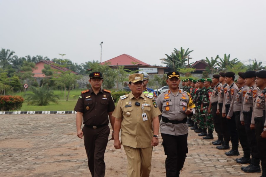 Didampingi Kapolres Rohul, Bupati H Sukiman Jadi Inspektur Upacara Apel Gelar Pasukan Ops Zebra LK Tahun 2023