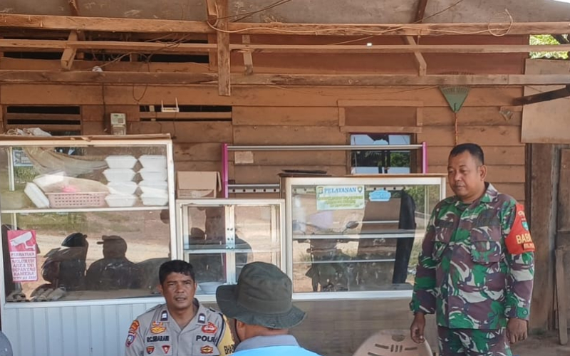 Babinsa Koramil 02 Bukit Kapur Ajak Warga Pelintung Aktif Jaga Kamtibmas dan Lingkungan