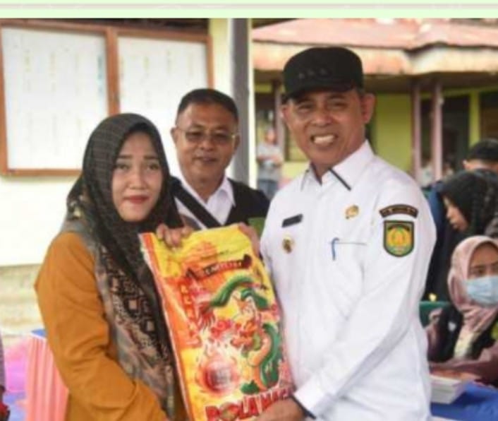 Pj Bupati Inhil Herman Kembali Tinjau Pelaksanaan Operasi Pasar Murah Di Kecamatan Enok