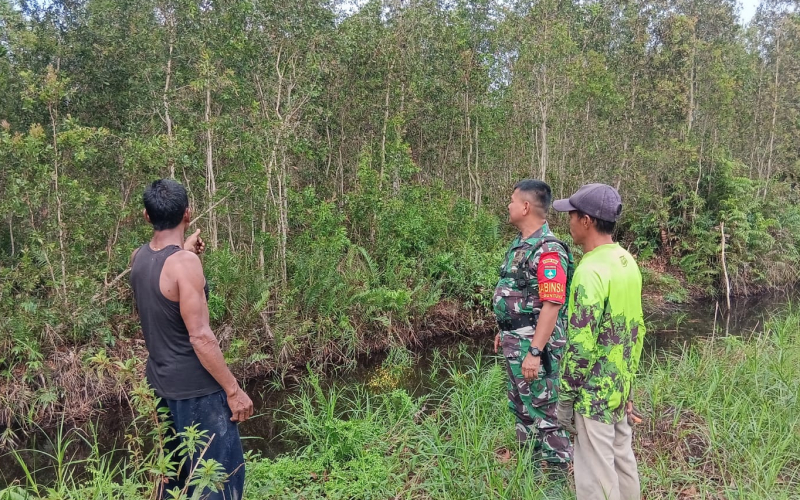 Personel Kodim 0320 Dumai Intensifkan Patroli dan Edukasi Karhutla di Medang Kampai