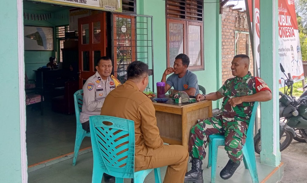 Komsos Babinsa, Dorong Warga Teluk Belitung Amalkan Pancasila dalam Kehidupan Sehari-hari