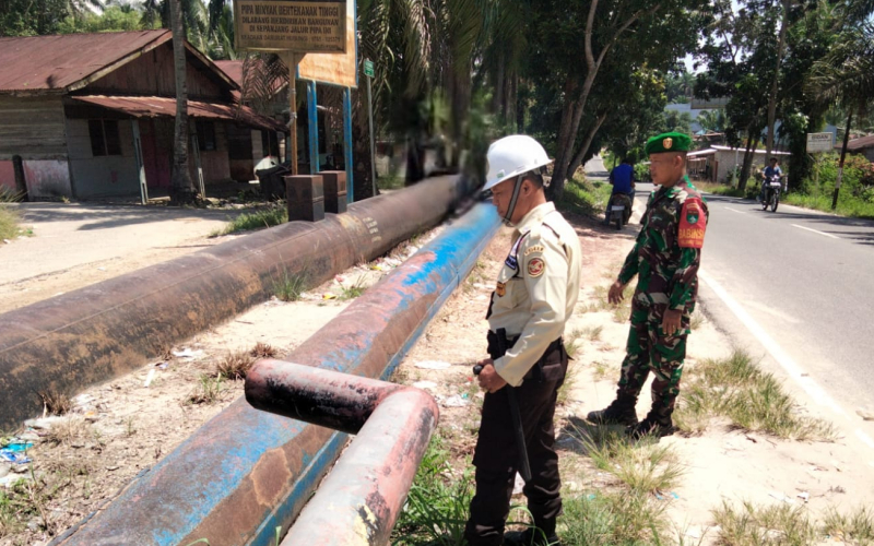 Babinsa Dumai dan PHR Perkuat Patroli Pengamanan Jalur Pipa Minyak