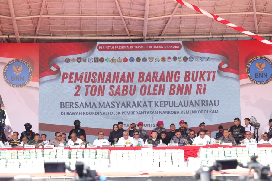 Kapolda Kepri Hadiri Pemusnahan 2 Ton Sabu Bersama Instansi Terkait : 
