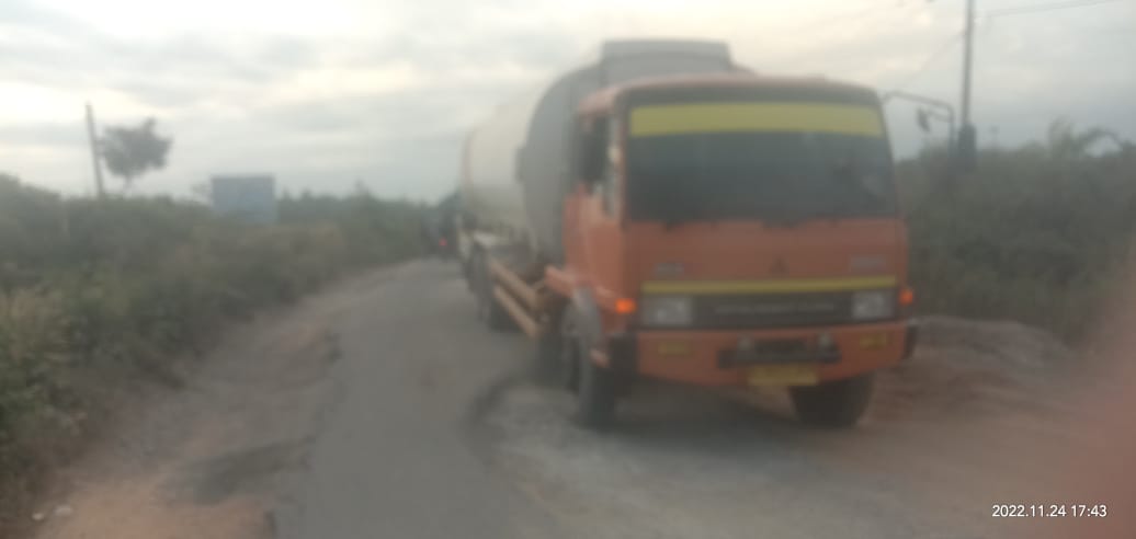 Warga Desa Sontang Kabupaten Rohul Resah Akibat Jalan Rusak 