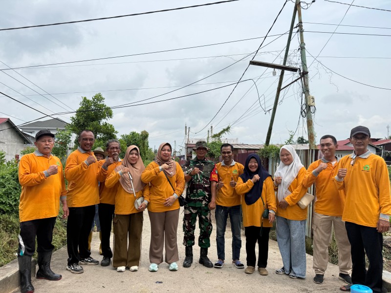 Pembersihan Drainase Pererat Kebersamaan LPS Ratu Sima dengan Masyarakat