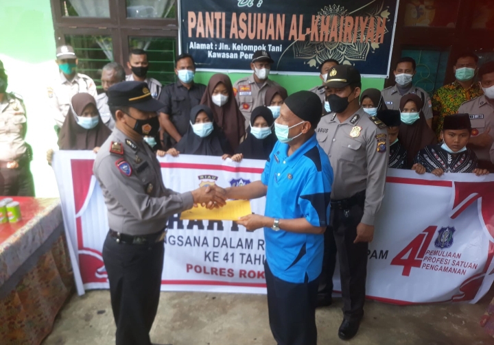 HUT Satpam ke-41, Polres Rohul Baksos Dan Anjangsana Di Panti Asuhan Al Khairiyah Pasir Pengaraian