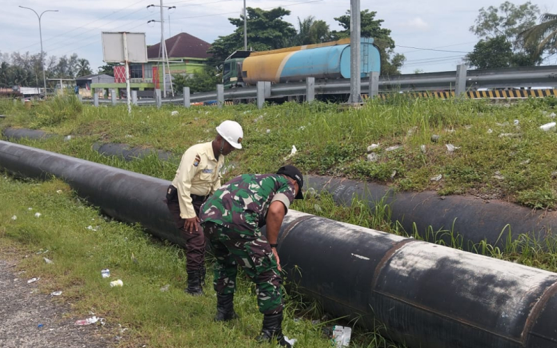 Babinsa Bukit Kapur Intensifkan Pengamanan Jalur Pipa Migas Bersama PHR