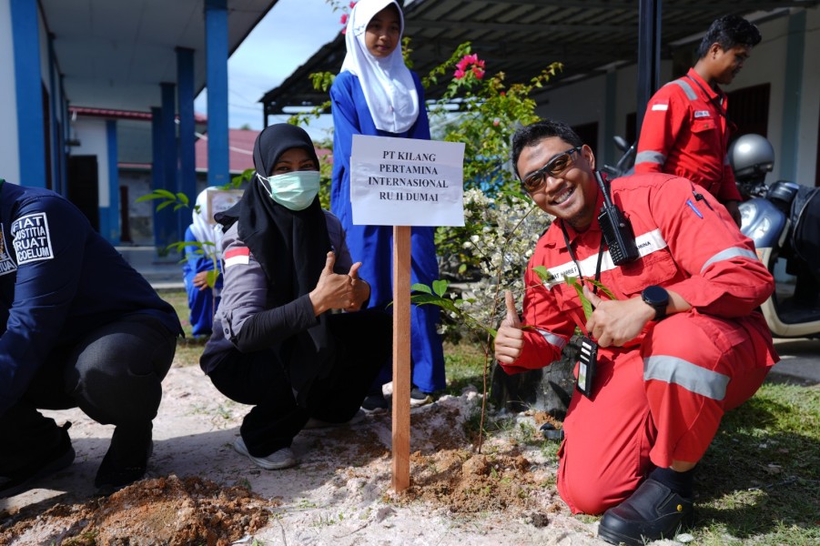 Peringati Hari Pohon Sedunia, Kilang Pertamina Dumai Sumbang Bibit Pohon