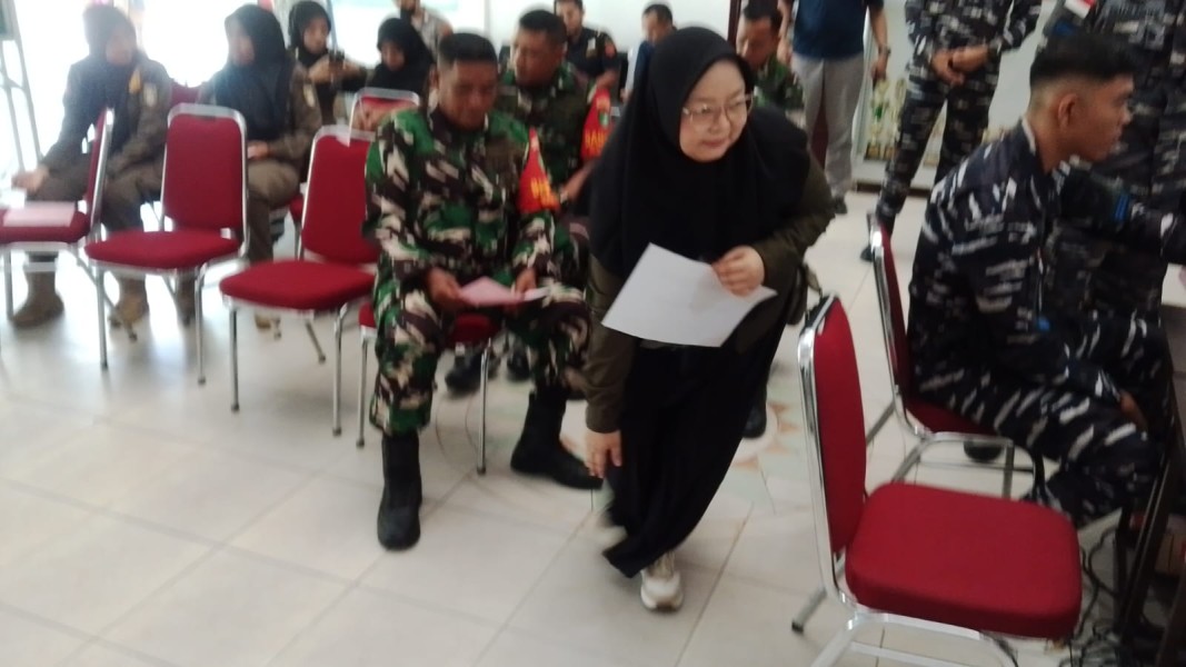 Personel Kodim 0320/Dumai Ikut Donor Darah HUT PWI ke-80 dan Dies Natalis Unidum