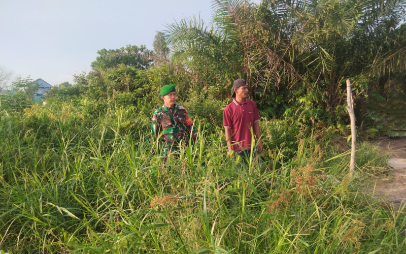 Babinsa Koramil 01/Dumai Tingkatkan Kesadaran Warga Jaga Lingkungan