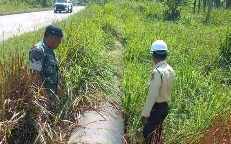 Koramil 02/Bukit Kapur Perkuat Patroli Pengamanan Jalur Pipa Minyak