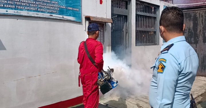 Antisipasi Pencegahan DBD, Lapas Pasir Pangaraian Fogging Blok Hunian WBP