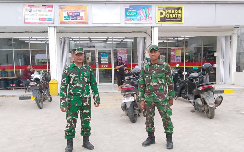 Patroli Babinsa Koramil 03 Sungai Sembilan Pastikan Wilayah Aman dari Karlahut