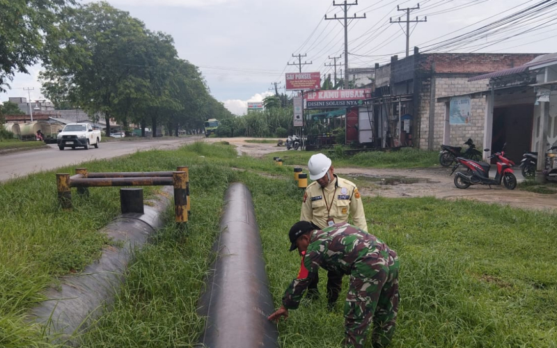 Cegah Gangguan Objek Vital, Babinsa Bukit Kapur Laksanakan Patroli Jalur Pipa