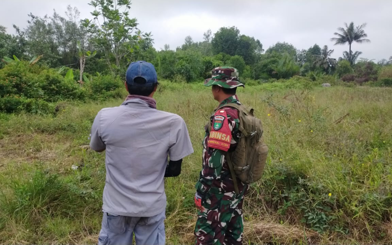 Cegah Kebakaran Lahan, Babinsa Koramil 03 Lakukan Patroli dan Imbauan di RT 05 Sidodadi
