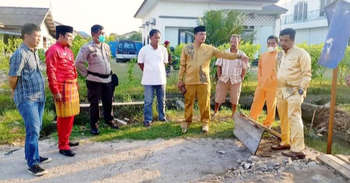Kedatangan Reza Fahlepi Selaku Plt Kadis PUPR Disambut Antusias Warga