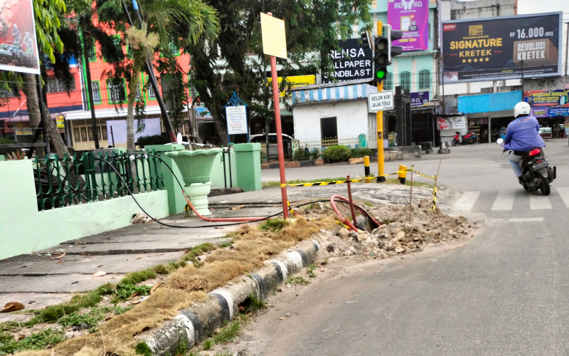 Dampak Kegiatan Penanaman Kabel Optik Telkom Rusak Fasilitas Umum Wajib Perbaiki Seperti Semula
