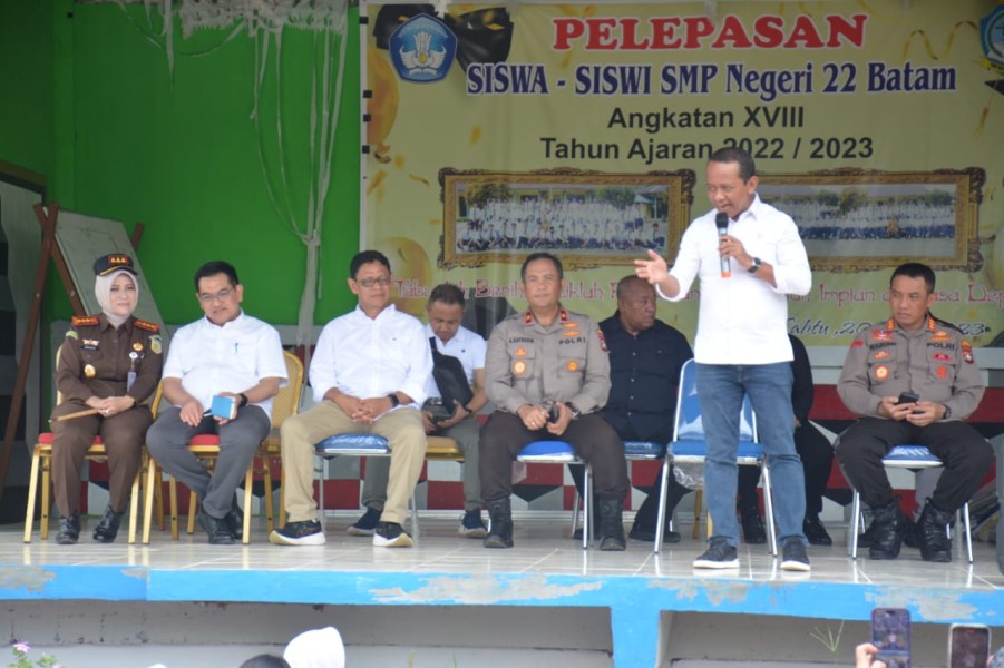 Polda Kepri Laksanakan Kegiatan Trauma Healing Kepada Siswa Terdampak Konflik Demo Di Rempang