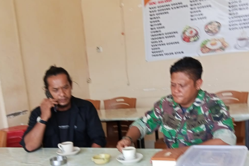 Babinsa Koramil 03 Sungai Sembilan Perkuat Silaturahmi Lewat Komsos di Lubuk Gaung