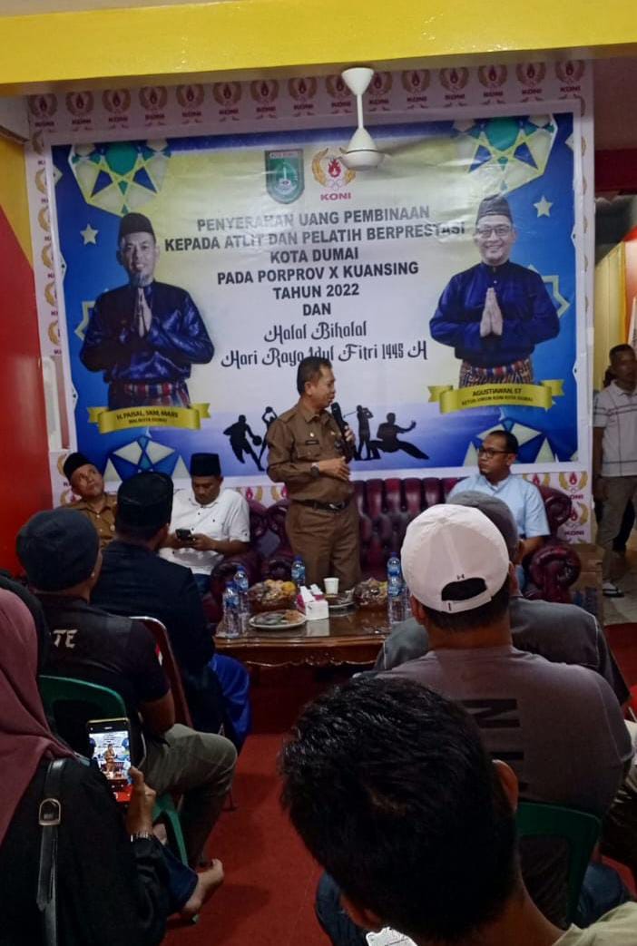 KONI Dumai Berikan Uang Pembinaan Kepada Insan Olahraga Berprestasi