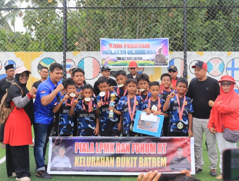 SDN 20 Jayamukti Juara Turnamen Futsal antar SD se Dumai Timur piala LPMK dan Forum RT Bukit Batrem