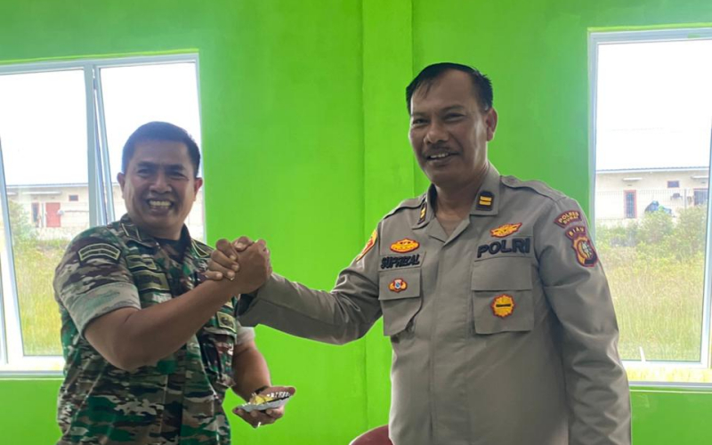 Sinergitas Terjalin Erat, Kapolsek Medang Kampai Sambangi Posramil 02 Ucapkan Selamat HUT TNI ke-80
