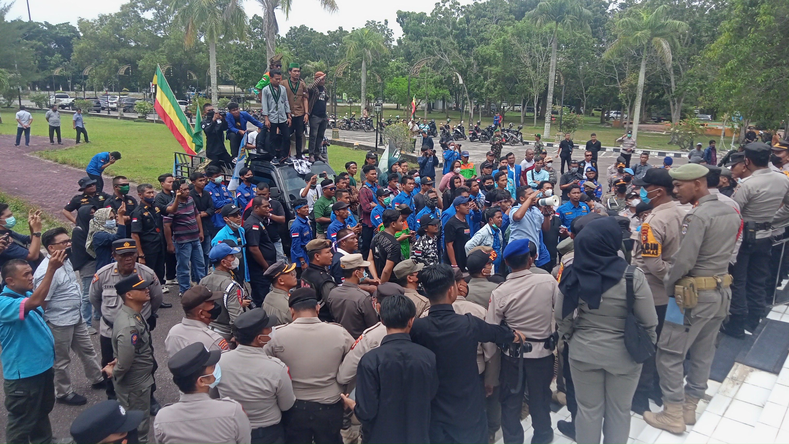 Sejumlah Elemen Masyarakat Datangi Gedung DPRD Dumai