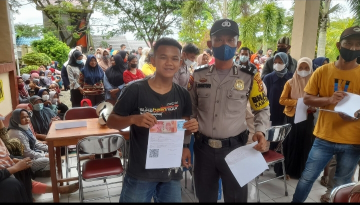 Peduli Masyarakat, Polsek Tandun Laksanakan Giat Bantuan Tunai Pangan Polda Riau 
