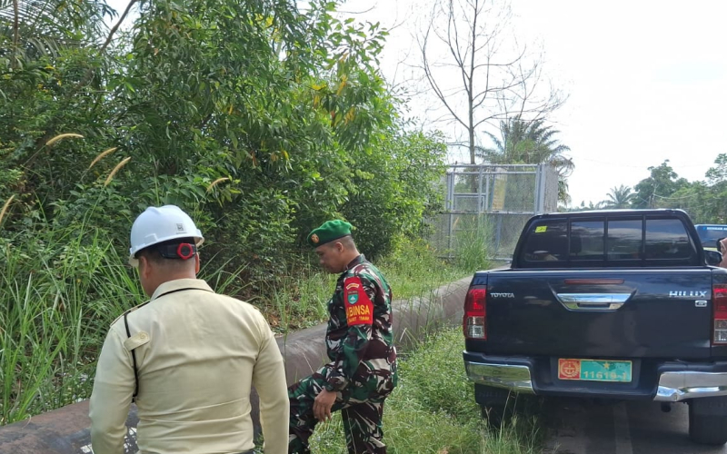 Koramil 01 Bersama Security PHR Laksanakan Patroli dan Sosialisasi Pengamanan Jalur Pipa Minyak