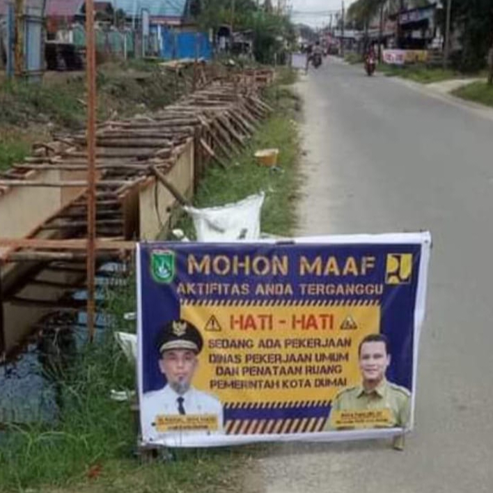 Alamak! Papan Peringatan Proyek Bergambar Wajah Walikota dan Plt. Kadis PUPR Tuai Ragam Komentar 